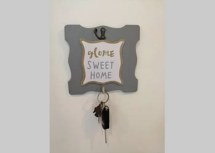 Modern 1 Bedroom By Great Location! *