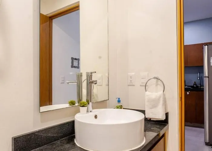 Modern 1 Bedroom By Great Location! *