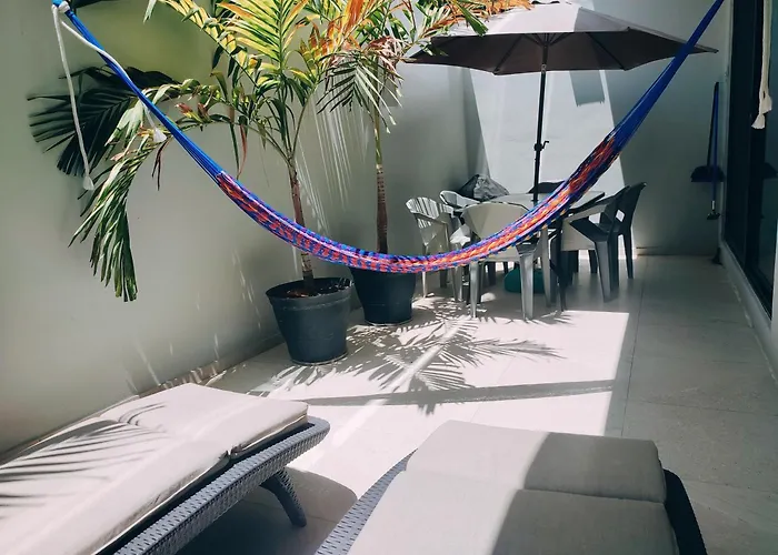 Modern 1 Bedroom By Great Location! *